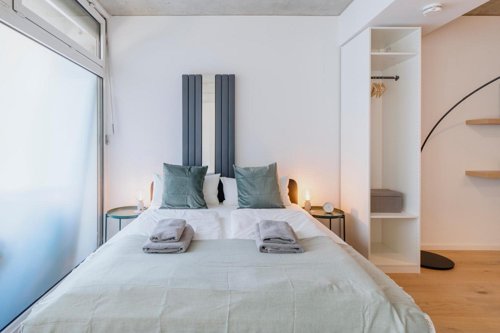 Homely - Loft, Terrace, Near Ostkreuz I Free Parking Appartement Berlijn